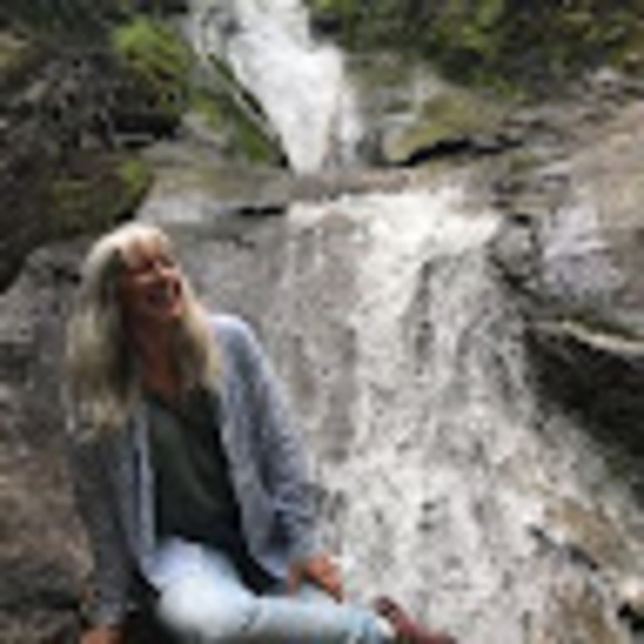 Meet your Posher, Sue - Picture 1 of 1